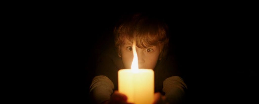 Lights Out (2016) – Movie Reviews Simbasible